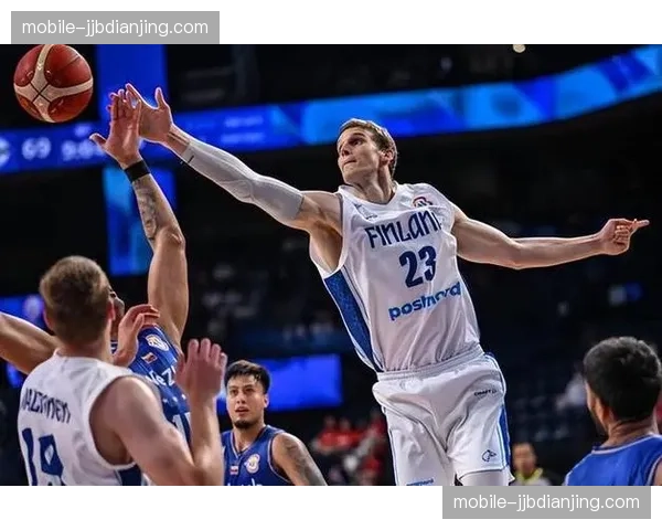 爵士进攻端过于依赖外线投射 内线杀伤不足导致得分方式单一 爵士进攻端过于依赖外线投射 内线杀伤不足导致得分方式单一