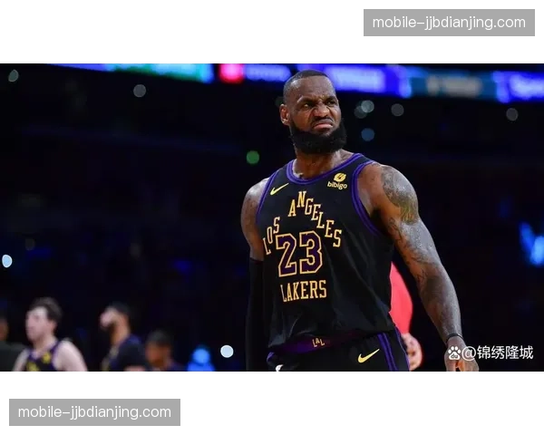 湖人詹姆斯出场时间管理成难题，高龄核心体能分配至关重要